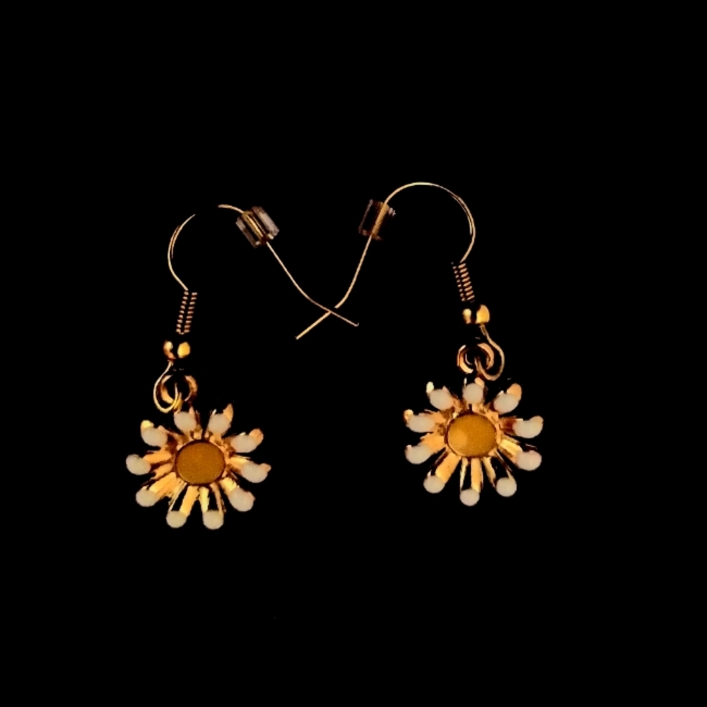 Daisy Earrings - Picture 1 of 1